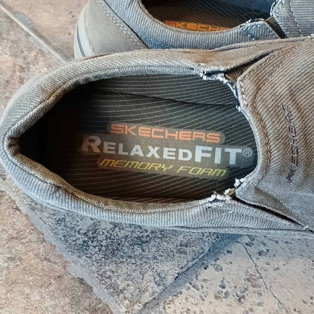 Skechers Relaxed Fit Memory Foam shoes size 7.5 - Picture 4 of 10